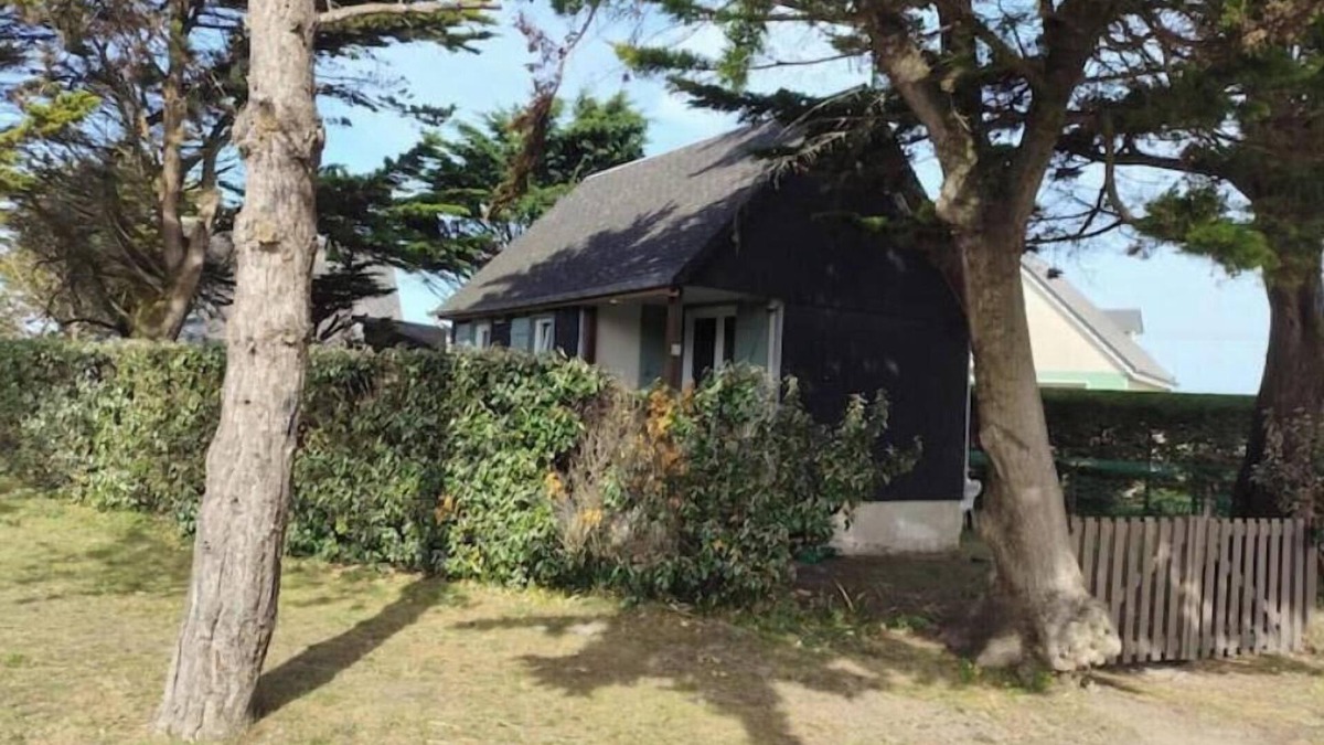 Portbail House | Cottage 100 m from the sea