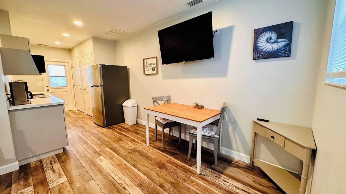 Tavares Cottage | Cottage 22: The Boathouse - Waterfront Lodging in Downtown Tavares, FL