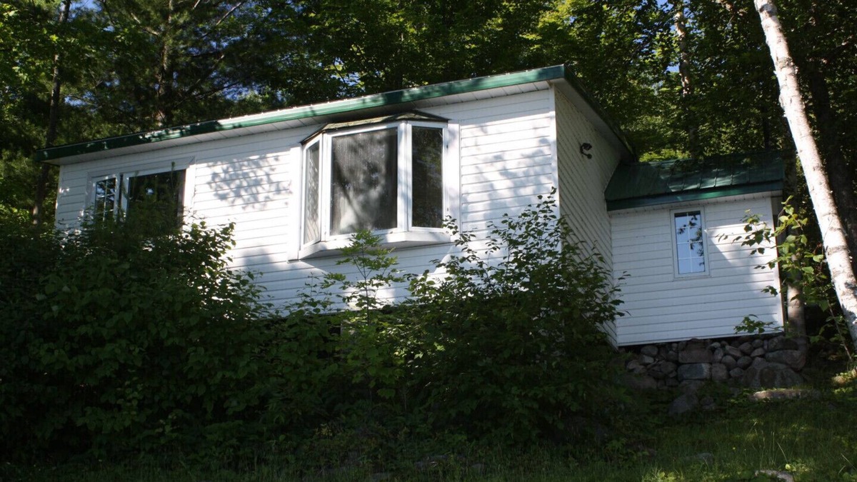 Addington Highlands Cottage | Cottage #5: Pristine Waterfront! Cottages at Bon Echo's Edge