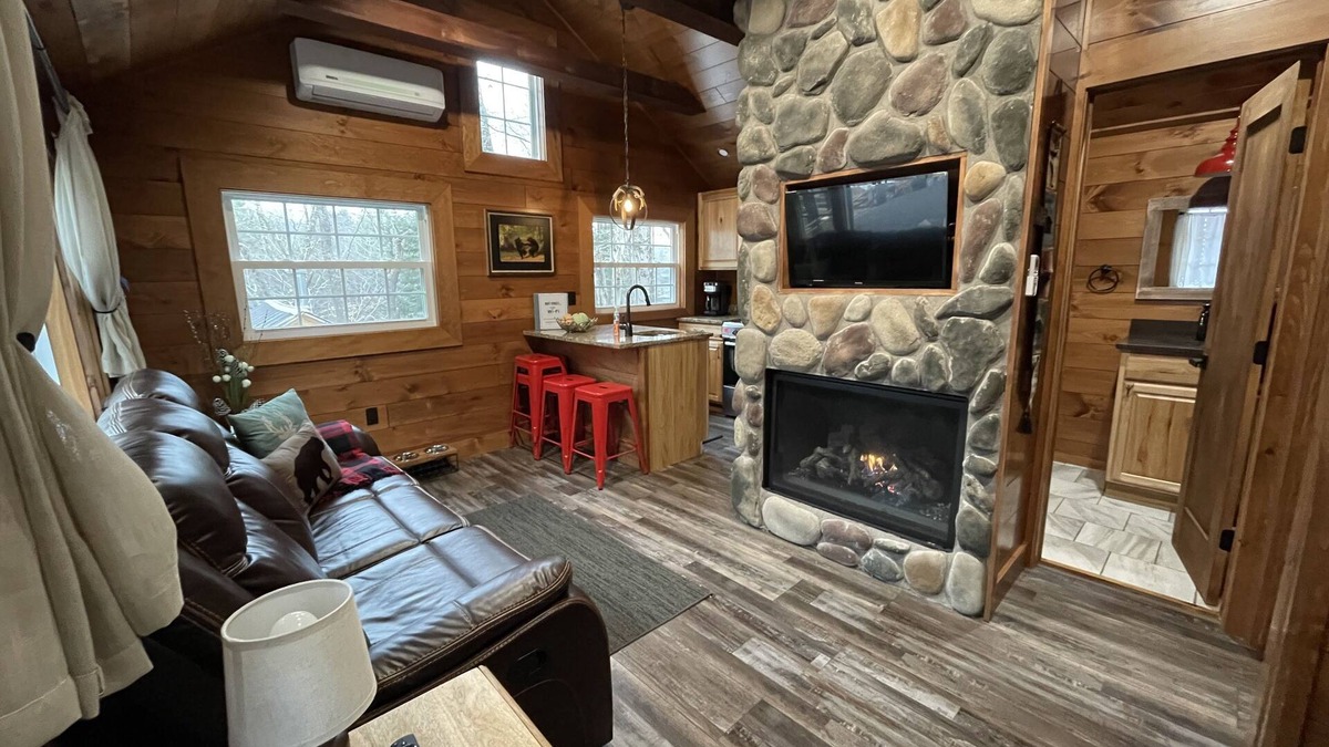 Old Forge Cottage | Cottage “6th Lake" 2 Bedroom Cottage at The Lakes Old Forge