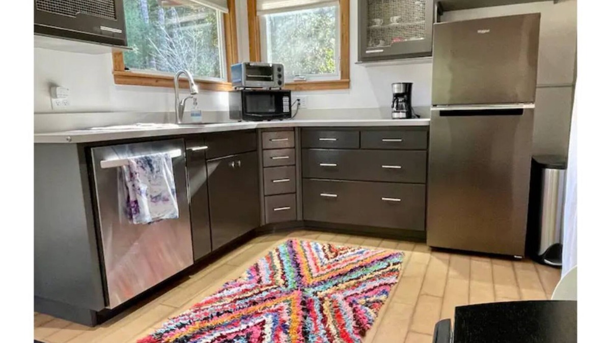 Bandon Cottage | Cottage Above Fern Creek - Private Cottage with Forest View, Kitchenette
