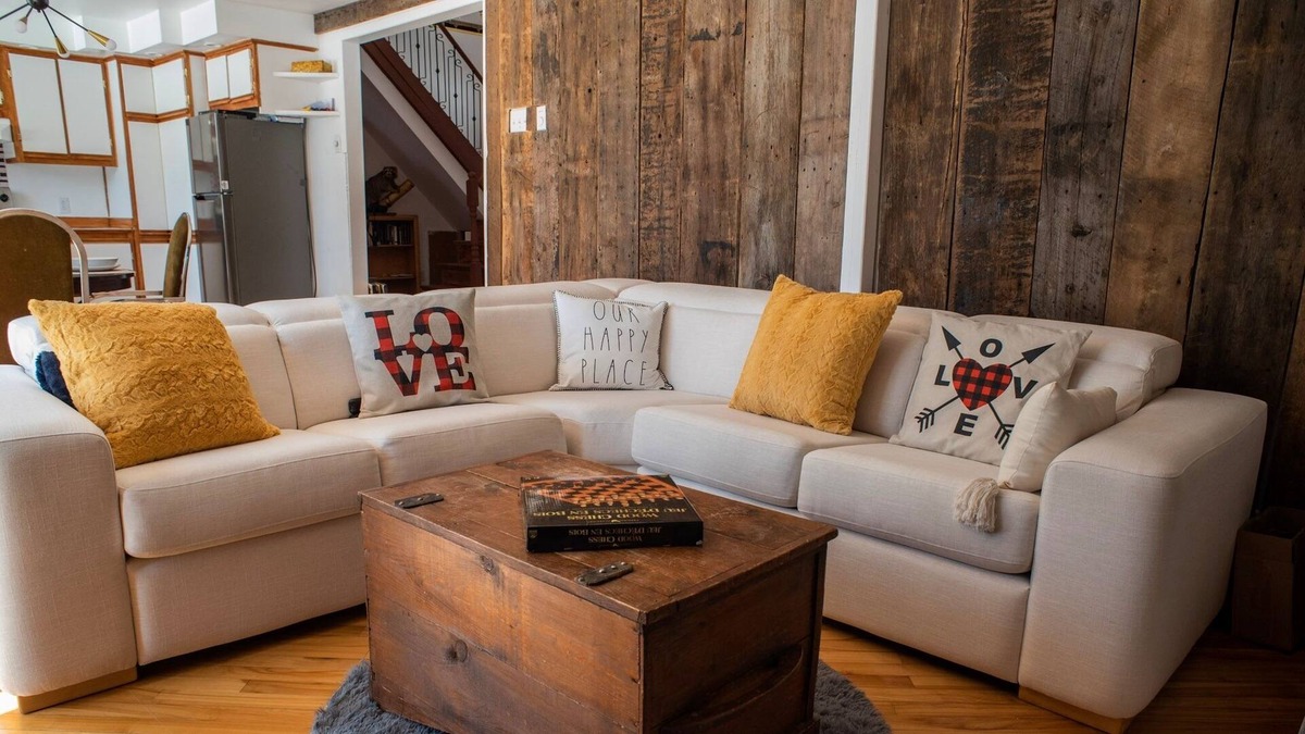 Saint-Calixte Ski Chalet | Cottage at Lac Desroches