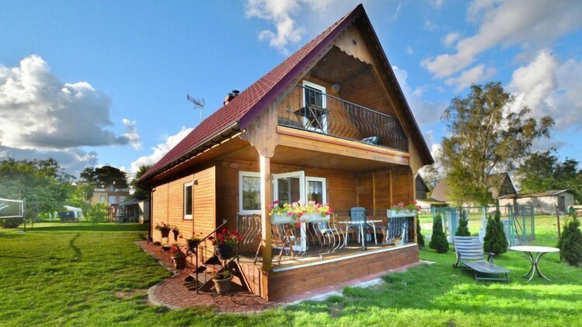 Malechowo House | Cottage by Lake Ostrowieckie with Private Beach