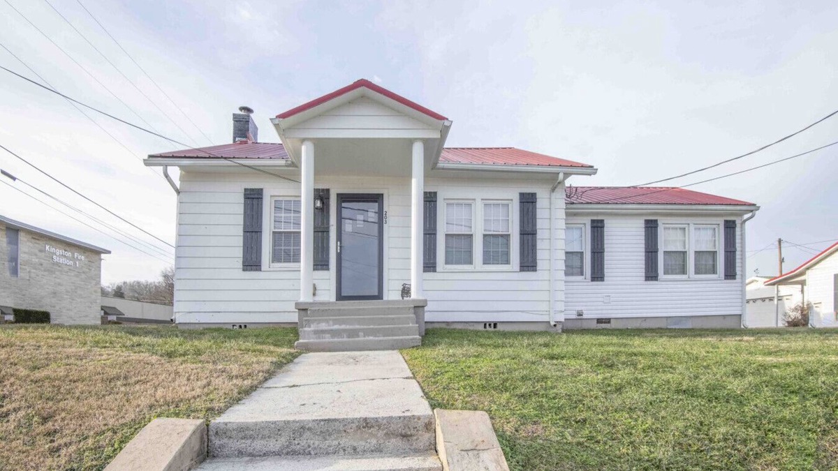 Kingston House | Cottage by the Lake - Kingston, TN