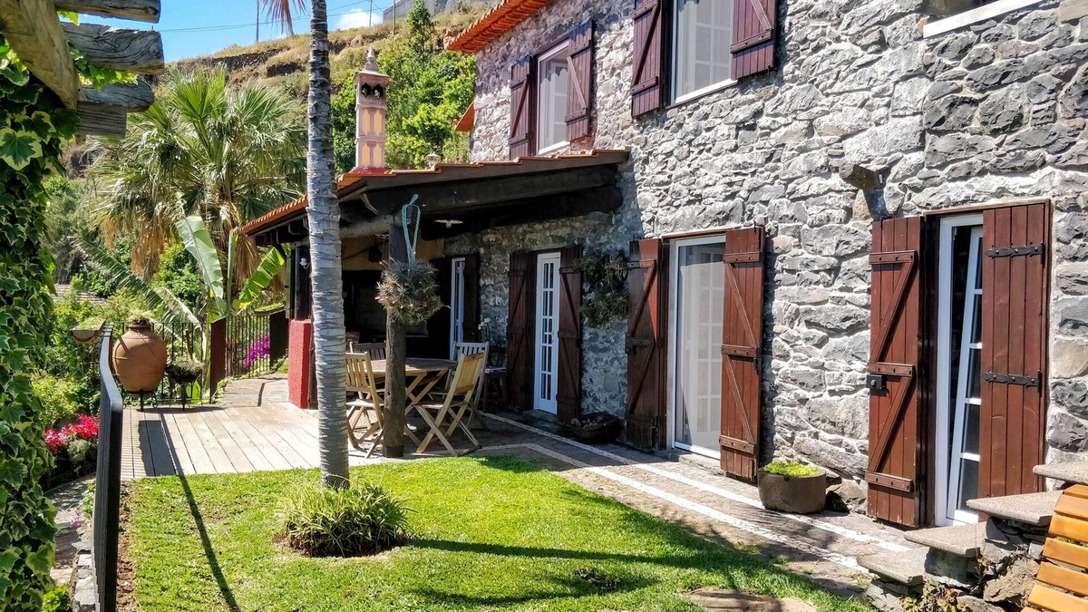 Arco da Calheta Cottage | Cottage Calhau, family getaway with ocean view