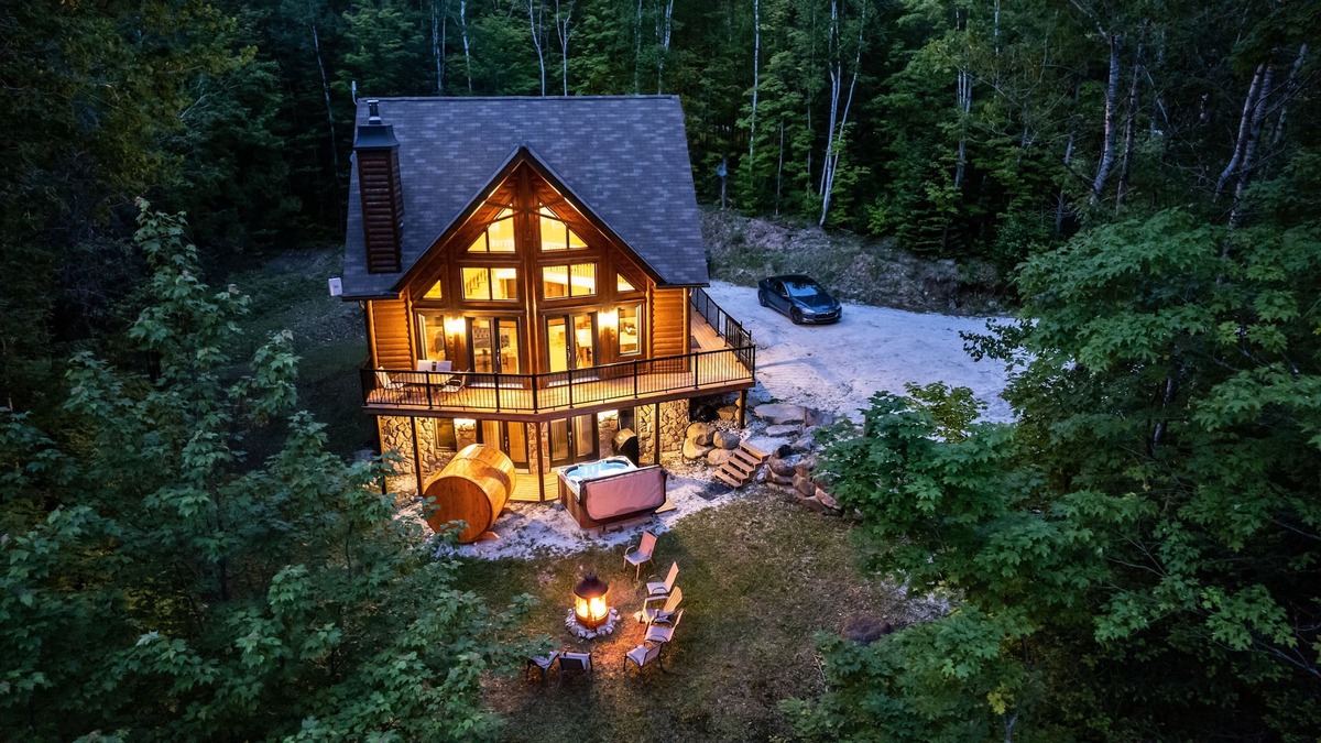 Amherst Cabin | Cottage - Chalet - Close to Mont Tremblant- Hot Tub - Sauna