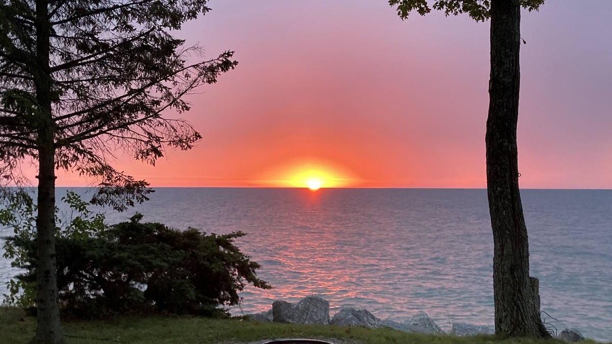 East Tawas House | Cottage charm pet friendly! Located on Lake Huron