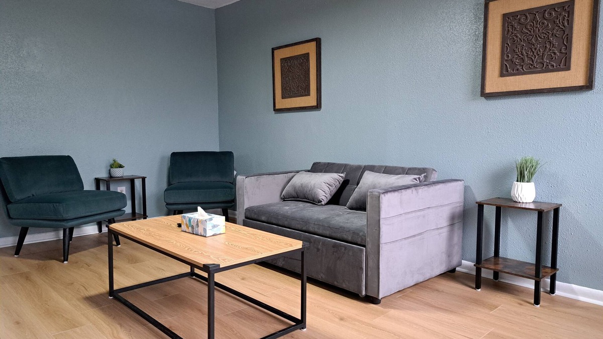 Pecan Tree - McCullough Apartment | Cottage Close to Campus - Scenic Stroll to Kyle