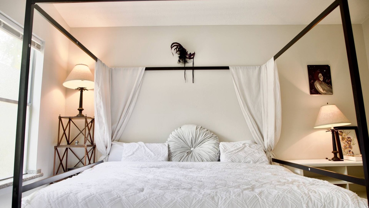 OST - South Union Cottage | Cottage Core in the heart of the city, Med Center, NRG, Hobby, Herman Park, Zoo!