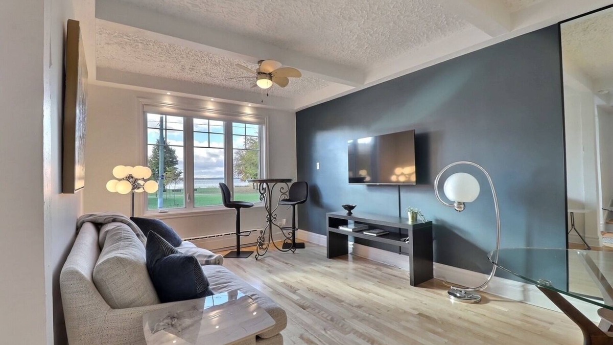 Lachine House | Cottage facing park and Lac St-Louis, Lachine(bicycle and pedestrian paths)