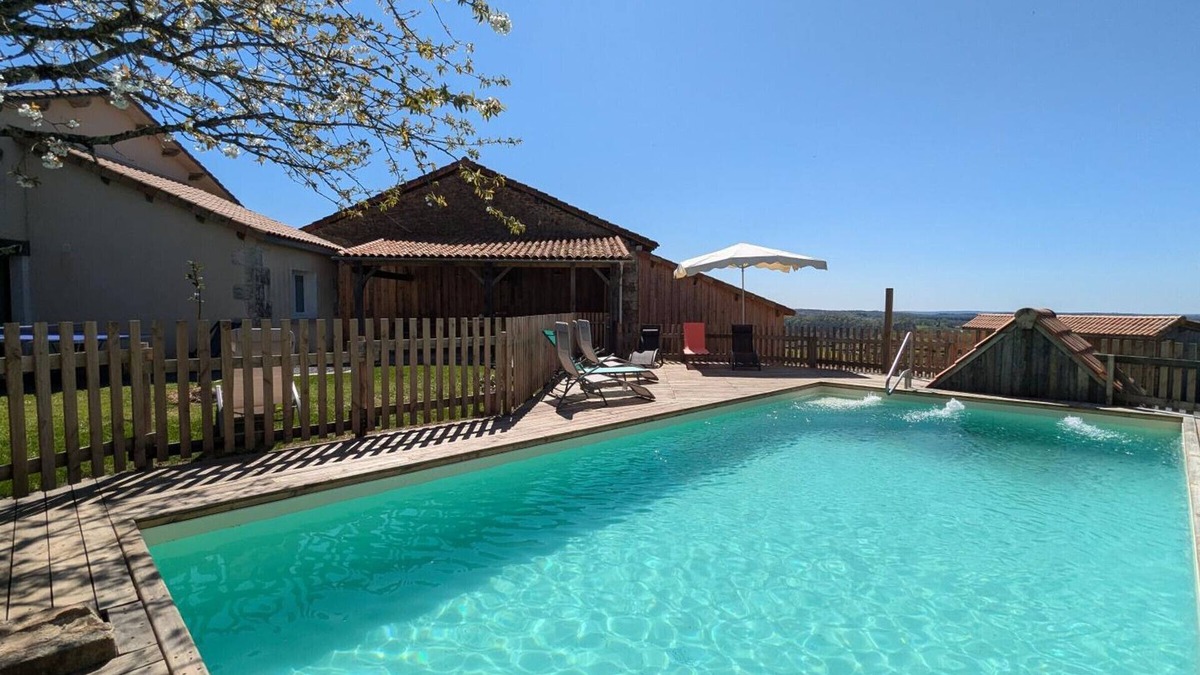 Ecuras Cottage | Cottage for 11 people with pool, enclosed garden, pets allowed