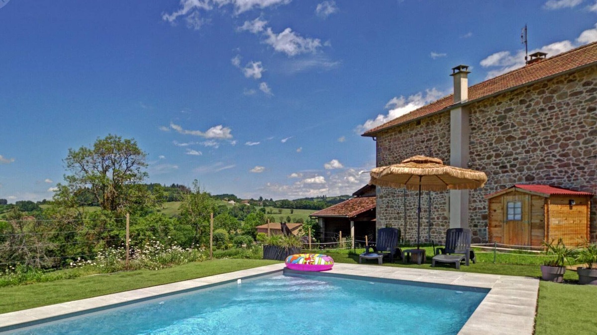 Belmont-de-la-Loire Cottage | Cottage for 8 with fireplace and pets allowed