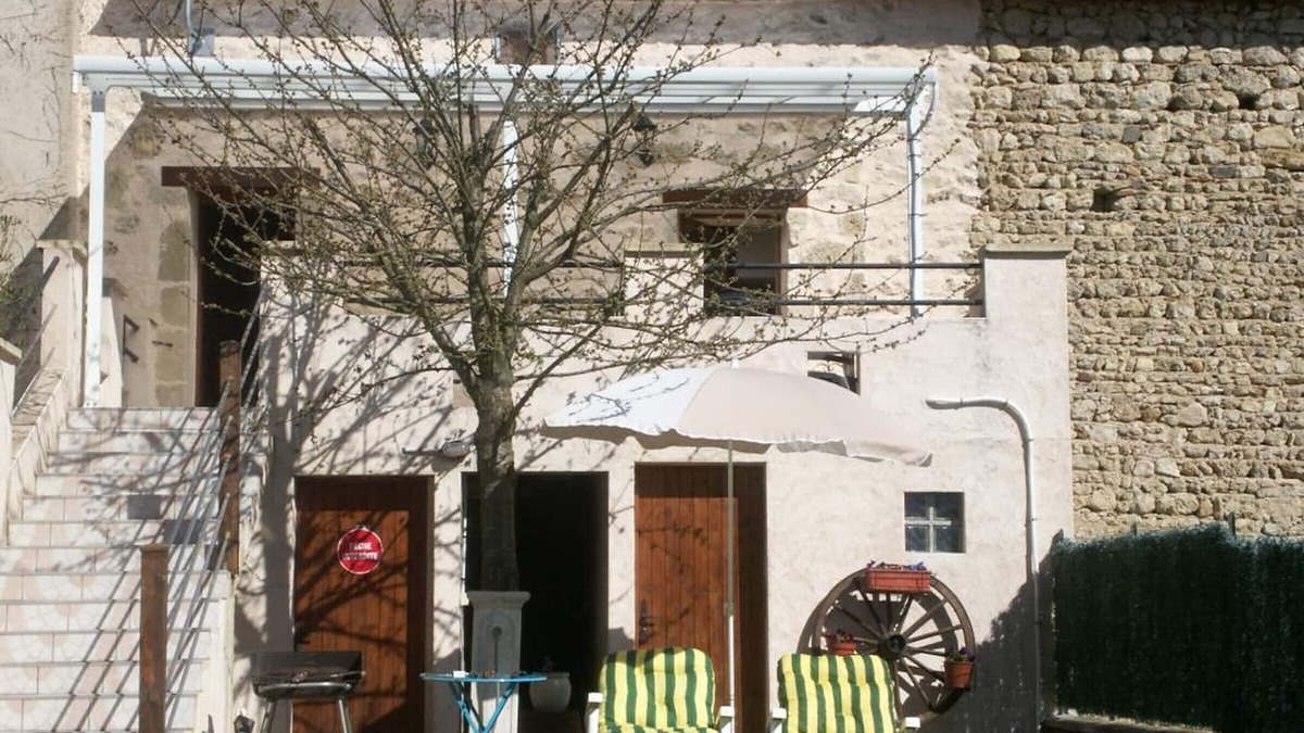 Saint-Germain-de-Salles Cottage | Cottage near Sioule with garden and terrace