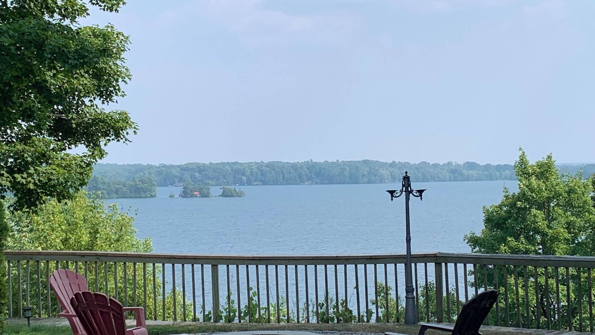 Rideau Lakes Cottage | Cottage Getaway overlooking the Lake