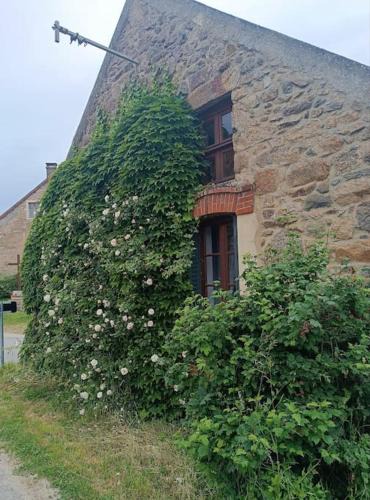 Le Rousset-Marizy House | Cottage in Burgund