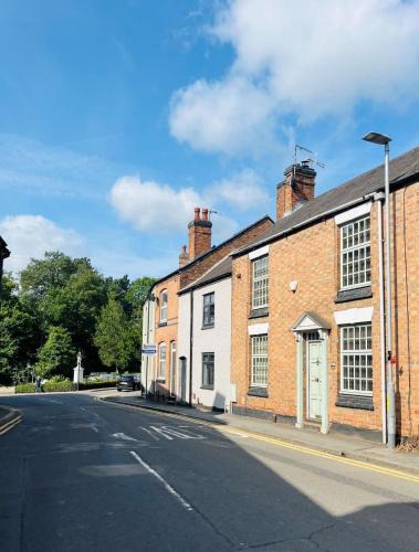 Hinckley House | Cottage in Central Burbage Leicestershire