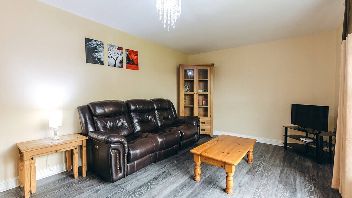 Eaton Mascott Cottage | Cottage in Dorrington with Scenic Trails