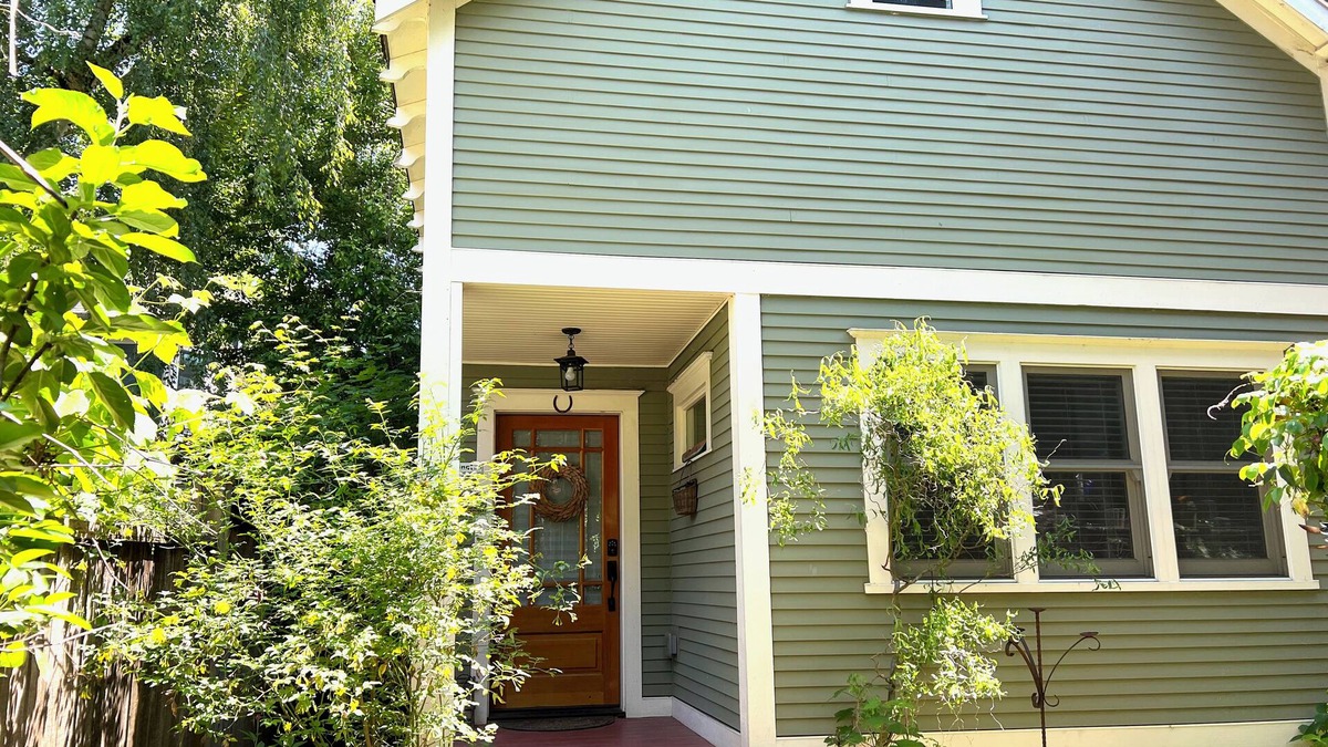 Irvington House | Cottage in Historic Irvington neighborhood near Convention Center and shops!