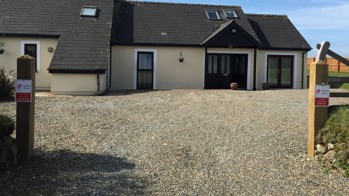 Llanrhian Cottage | Cottage In Large Private Grounds/Sea and country Views. Sleeps 12
