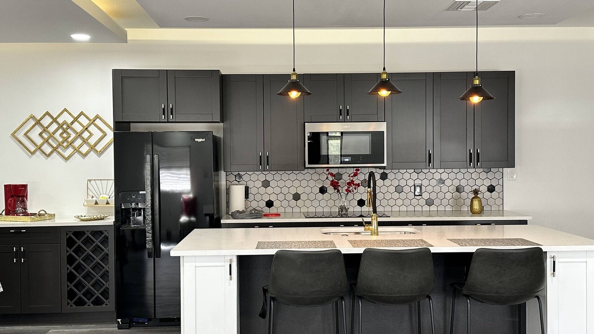 Lutz House | Cottage in Lutz, FloridanTranquility 🏡 close to ✈️ beach, mall, park, zoo.