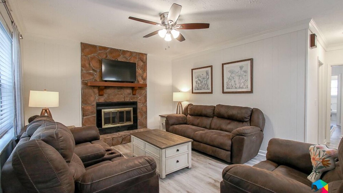 Richmond Hill House | Cottage in Richmond Hill, Pet Friendly w/King Bed