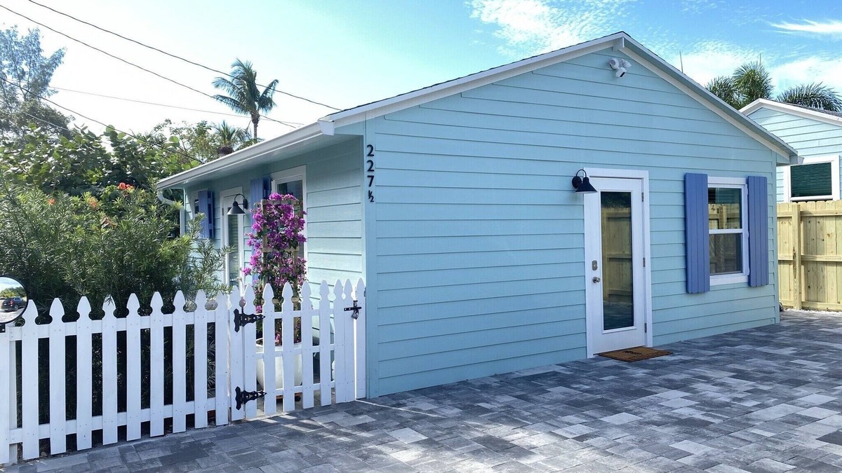 Pineapple Grove Arts District Cottage | Cottage in the Heart of Downtown Delray Beach! Walk everywhere!