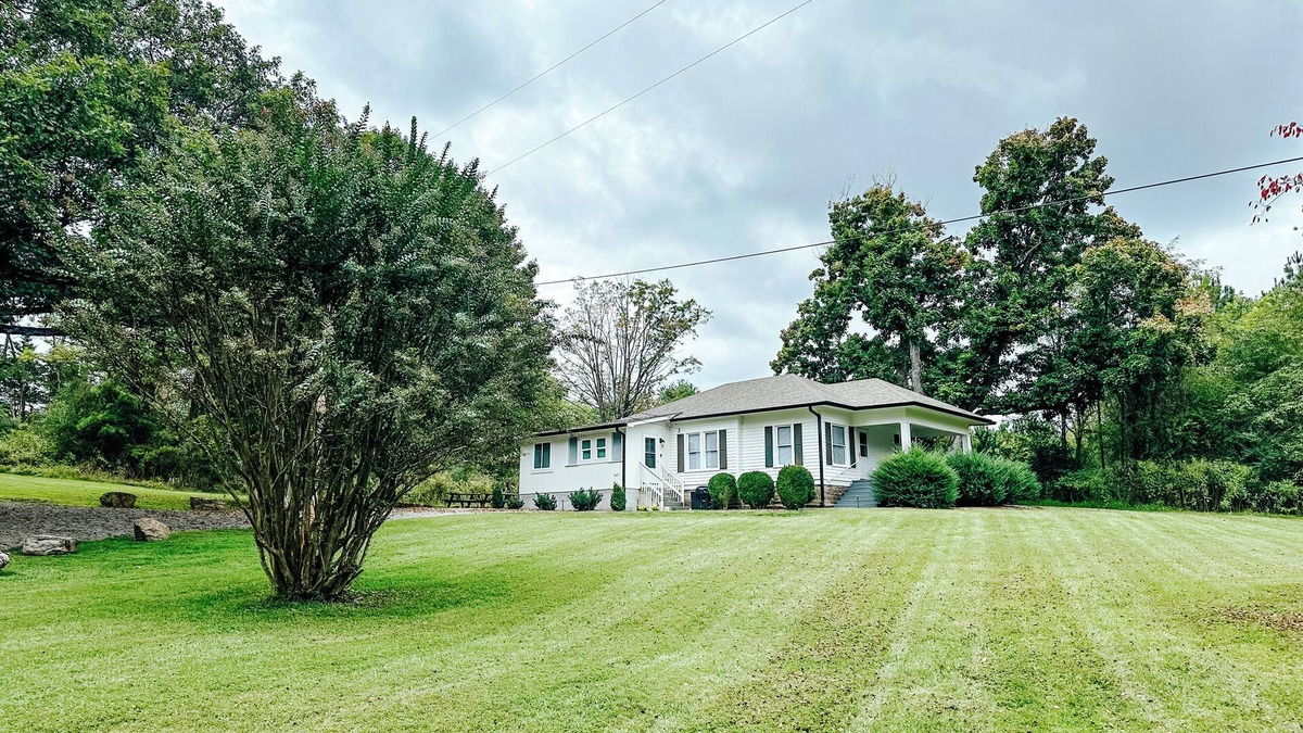 Rocky Mount House | Cottage in the Pines