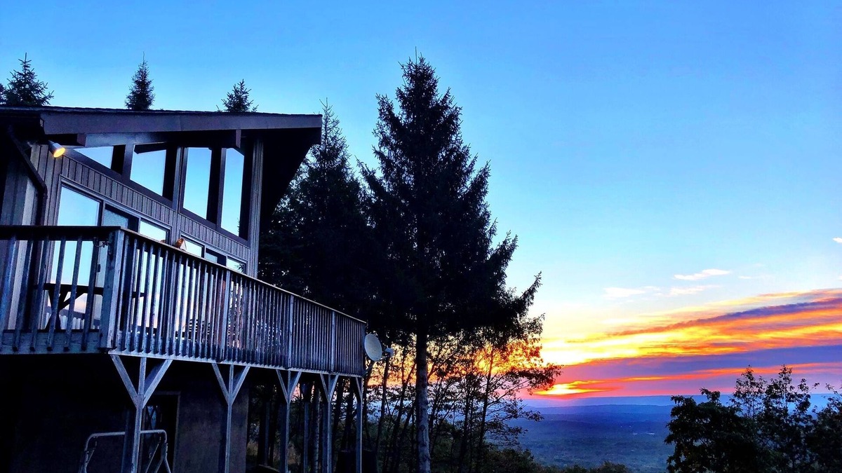 Effort Ski Chalet | Cottage in the sky in the heart of the Poconos