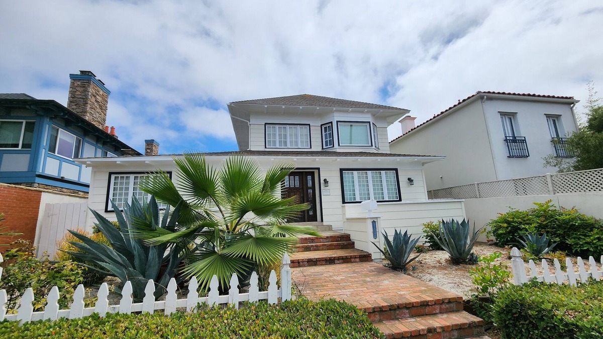 Village of La Jolla House | Cottage La Jolla Cove Village Shops Dining Parking