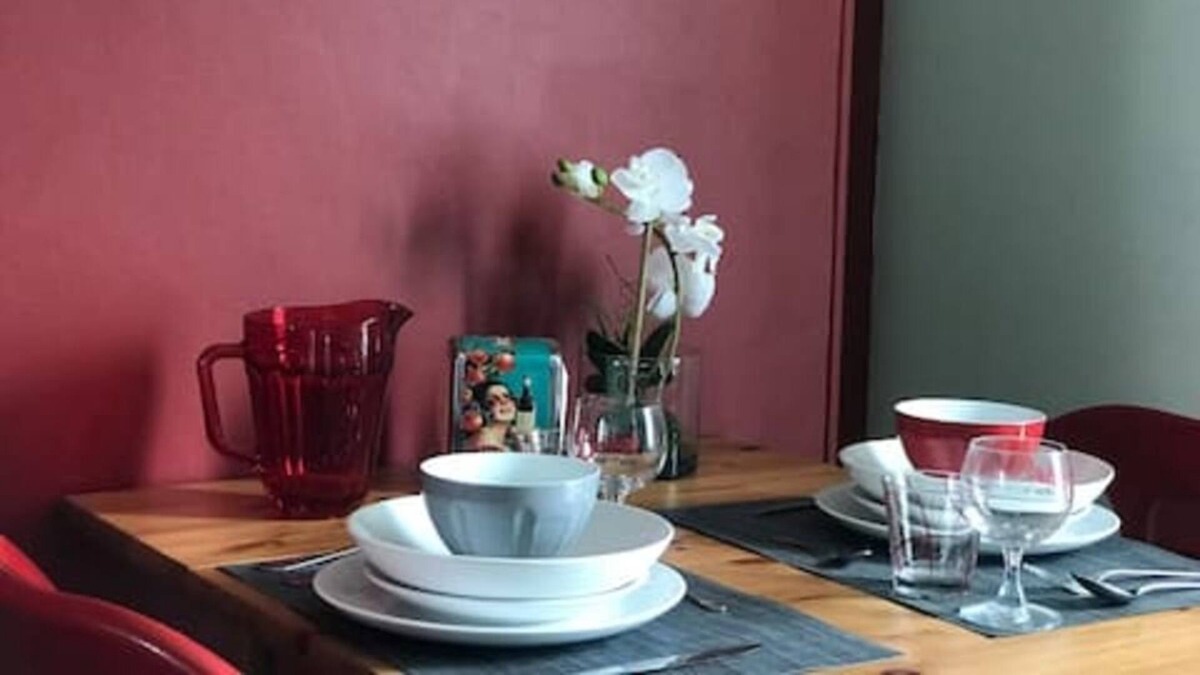 Entrechaux Cottage | Cottage 'La Licorne' with Mountain View, Wi-Fi and Air Conditioning