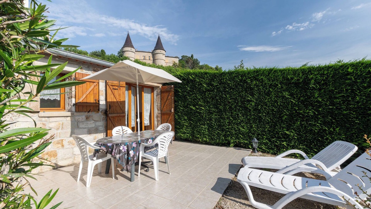 Chambonas House | Cottage 'Les Sources Gîte La Remise' with Shared Pool, Private Terrace and Air Conditioning