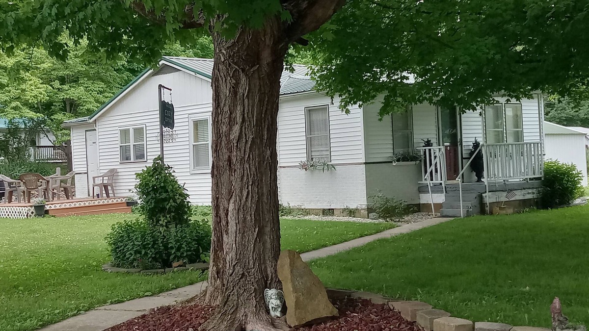 Eckerty Cottage | Cottage located IN Crawford Co. , just min. from Patoka Lake! Near Holiday World
