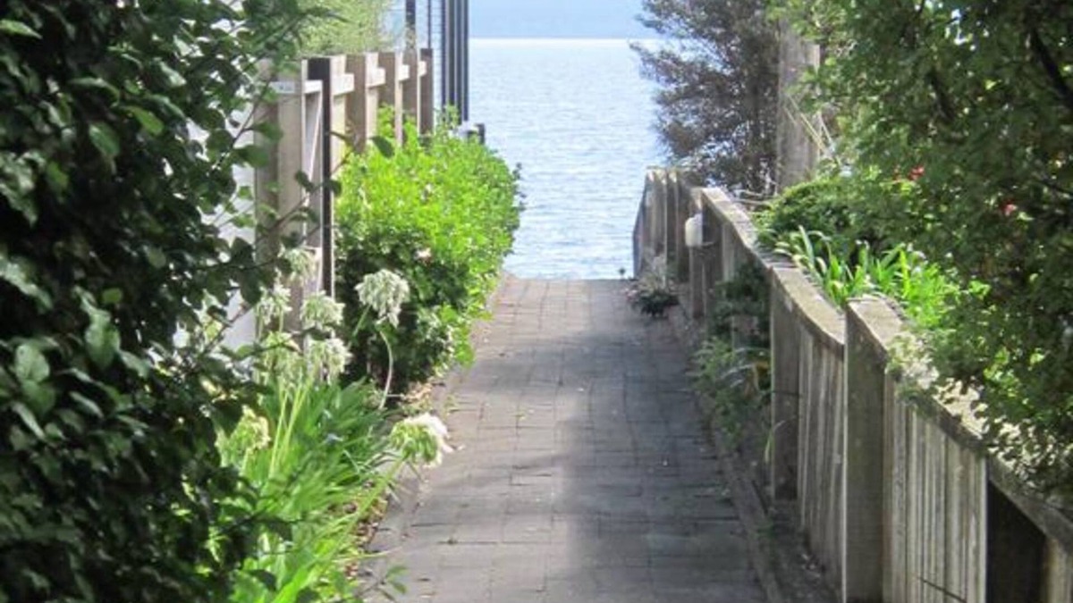 Two Mile Bay Hotel | Cottage Mews Motel