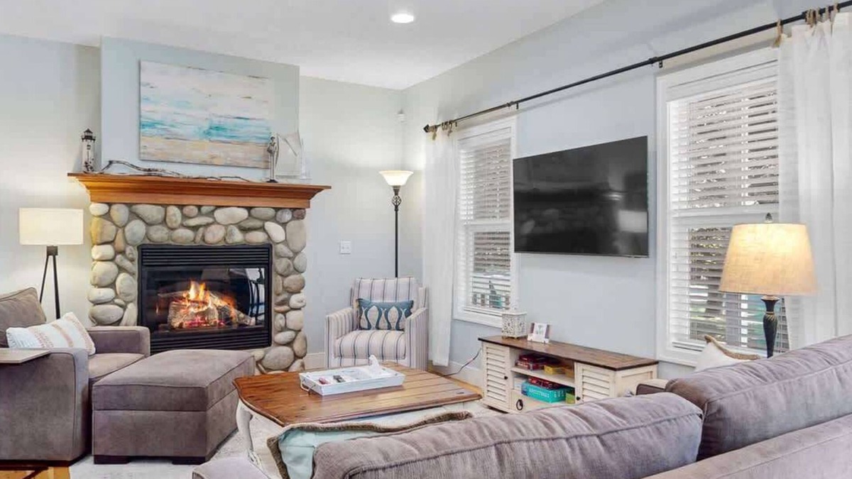 South Haven House | Cottage Near Lake, Van Buren State Park, Pilgrim Haven | Screened in Porch