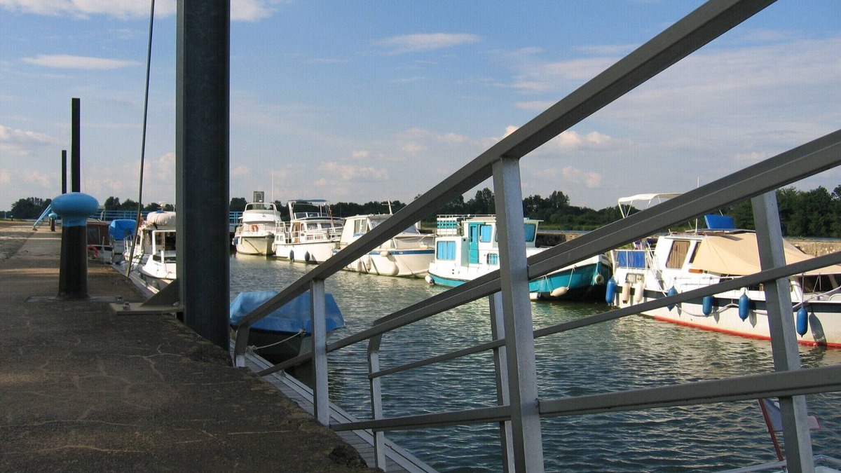 Gigny-sur-Saone House | Cottage near the Saone, Housing