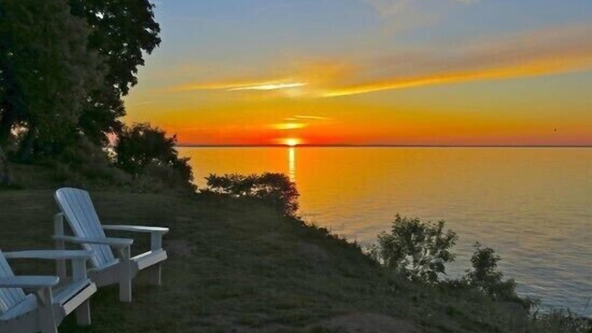 Beamsville Cottage | COTTAGE NIAGARA DIRECT WATERFRONT