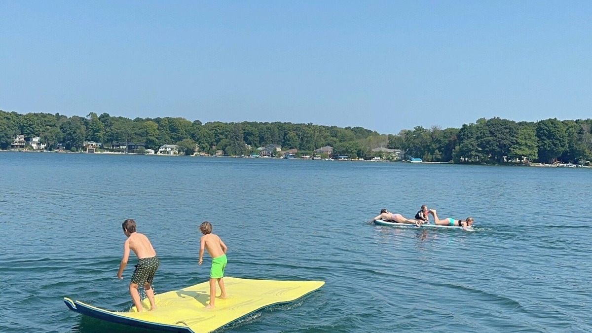 Orillia Cottage | Cottage on an Island on Lake Simcoe. Sleep 10-12