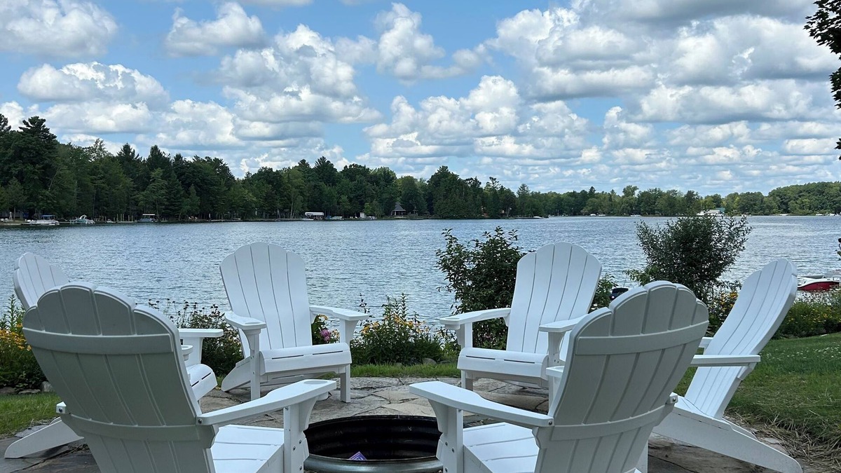Lake House | Cottage on Crystal Clear All Sports Lake, Sauna, Jacuzzi, Boat, Great Fishing!