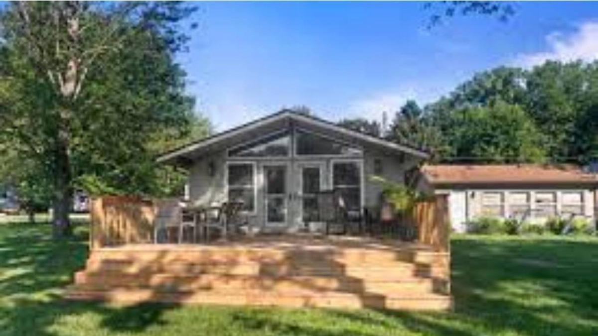 Bloomingdale Cottage | Cottage on inlet with waterfront footage and access to North & South Scott Lake!