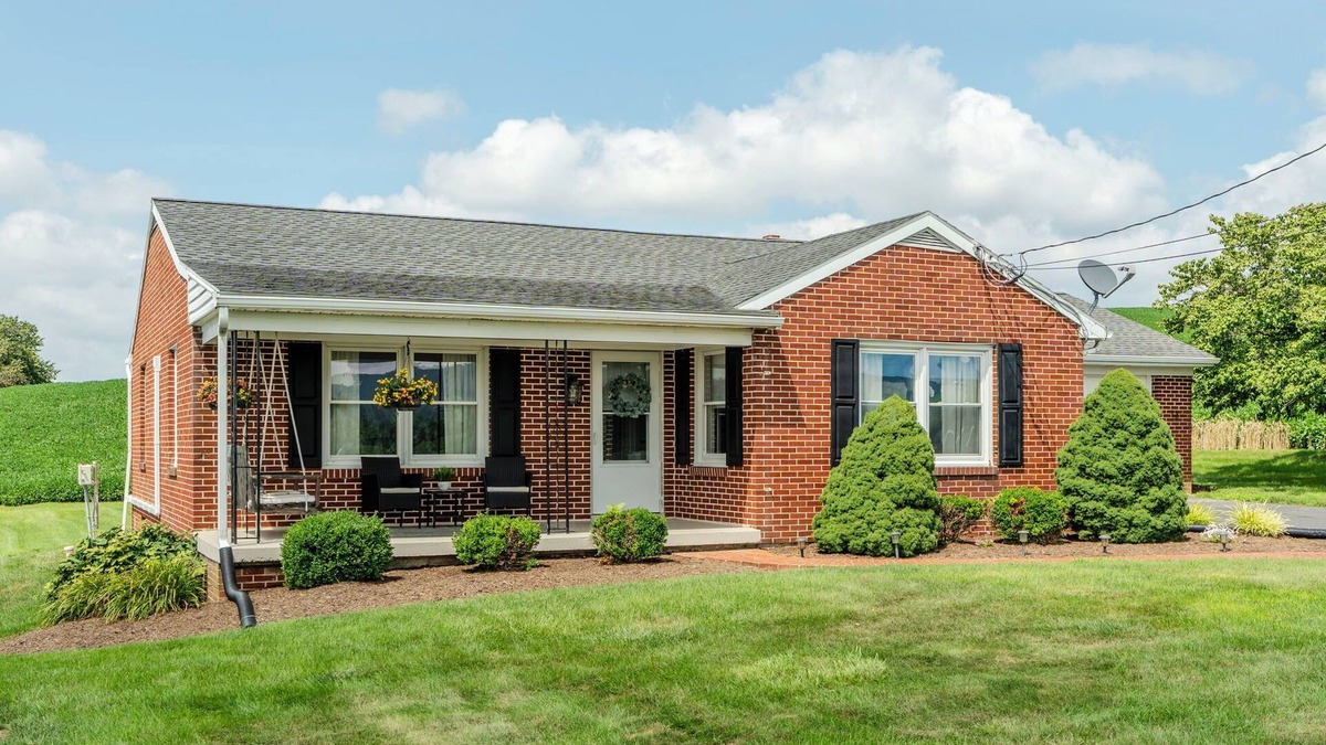 Goodville House | Cottage On Main-cozy 3/1.5 near Shady Maple