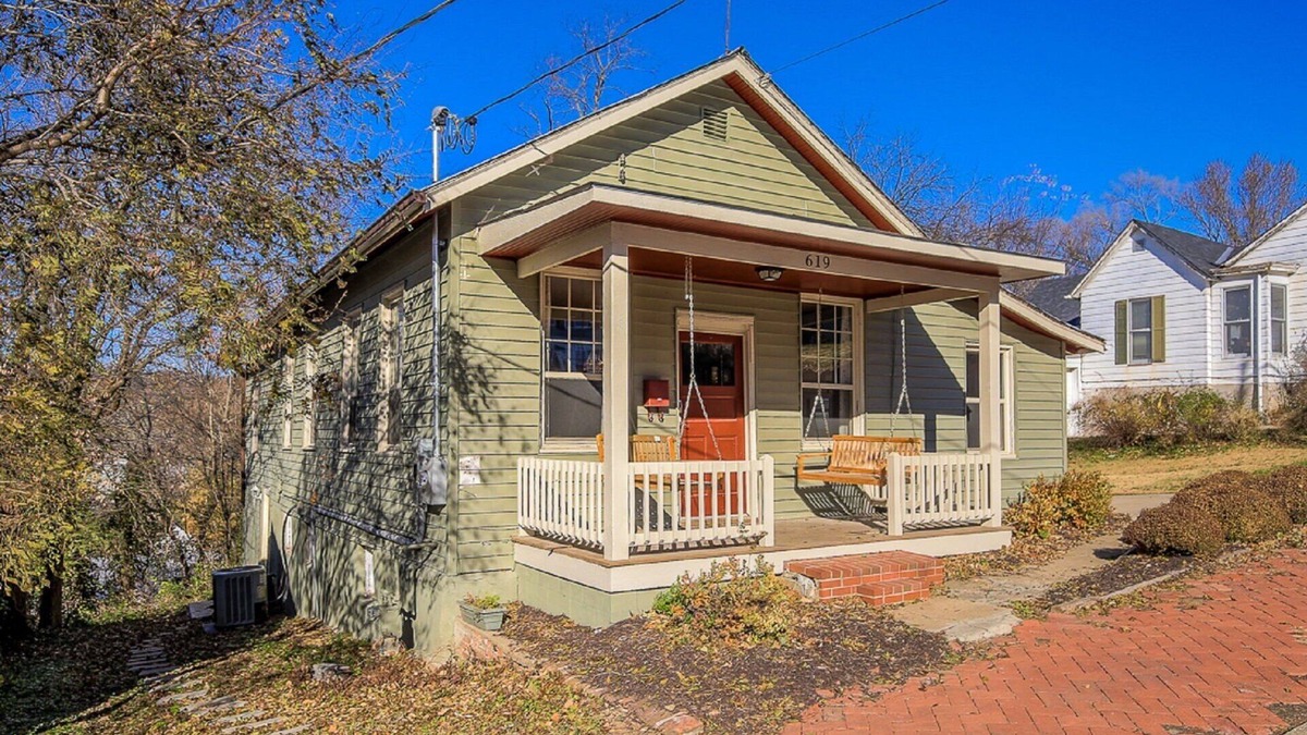 Weston House | Cottage On Main- In The Heart Of Weston