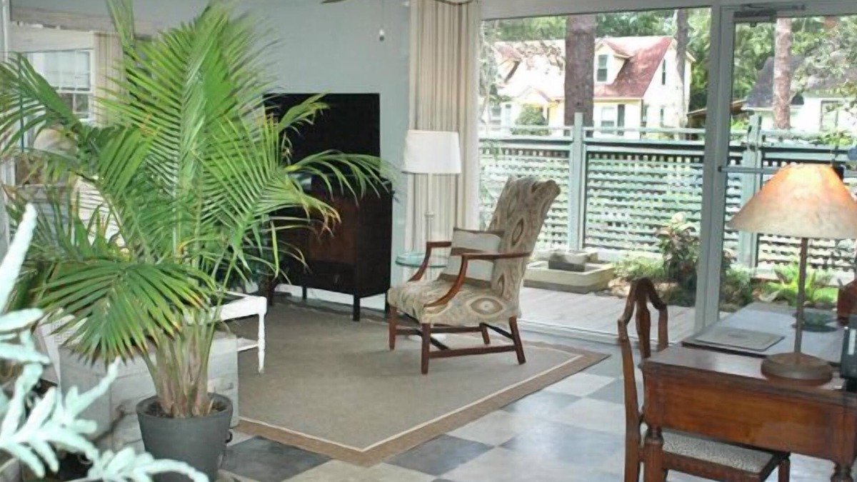 Thomasville Cottage | Cottage On Park Ave. Off-season pricing.