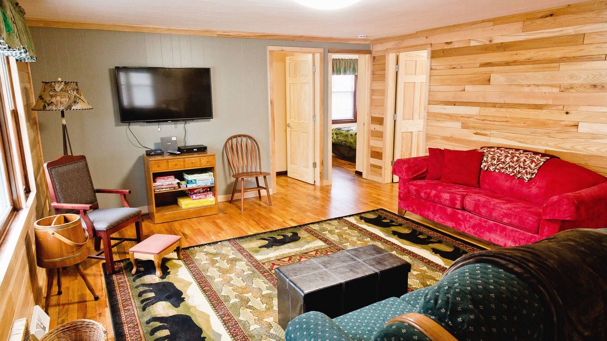 Bellaire Cottage | Cottage On River - close to Torch Lake, sleeps 8