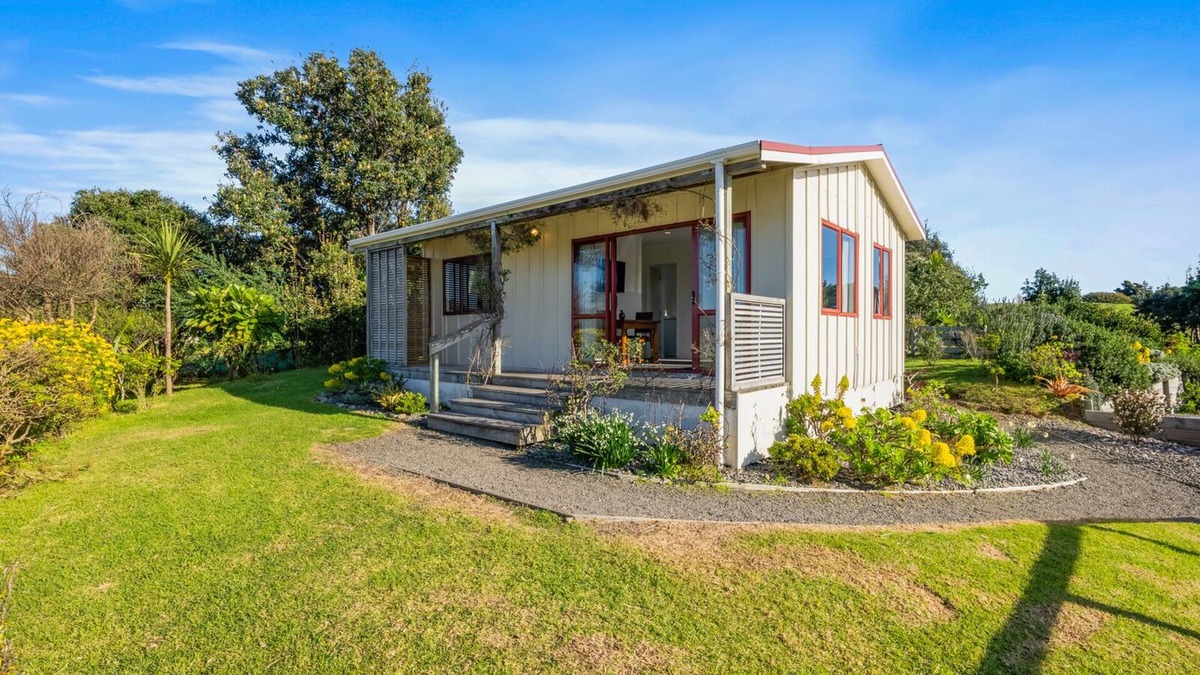 Waikanae House | Cottage on Rutherford – Waikanae Holiday Home