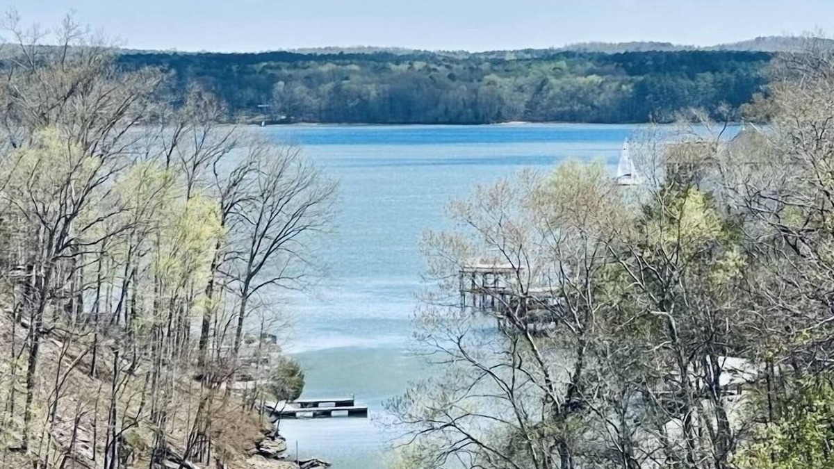 Lutts House | Cottage on the bluffs at Pickwick Lake.