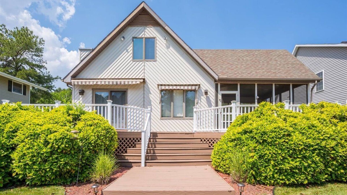 Ocean Pines Cottage | Cottage on the Canal minutes from Ocean City, Assateague Island and Ocean Downs