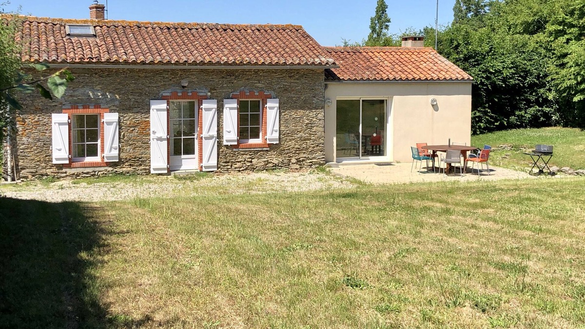 Chateau-Guibert House | Cottage on the aquaponic farm with Nordic bath and animals