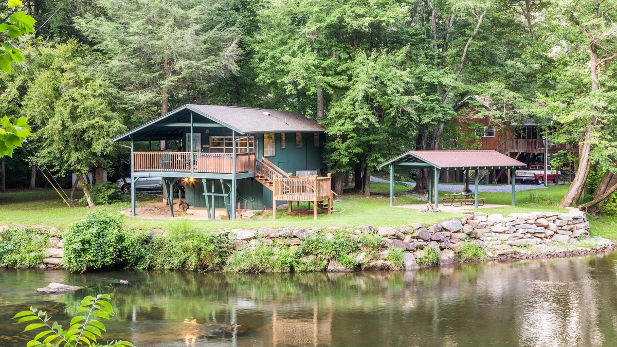 Sylva Cottage | Cottage on the Tuckasegee River with firepit, picnic area, hot tub, & AC