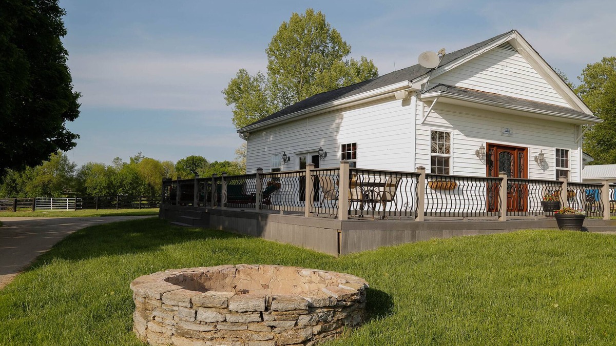Lexington Cottage | Cottage on Working Race Horse Farm Minutes to Downtown, Keeneland, Horse Park!