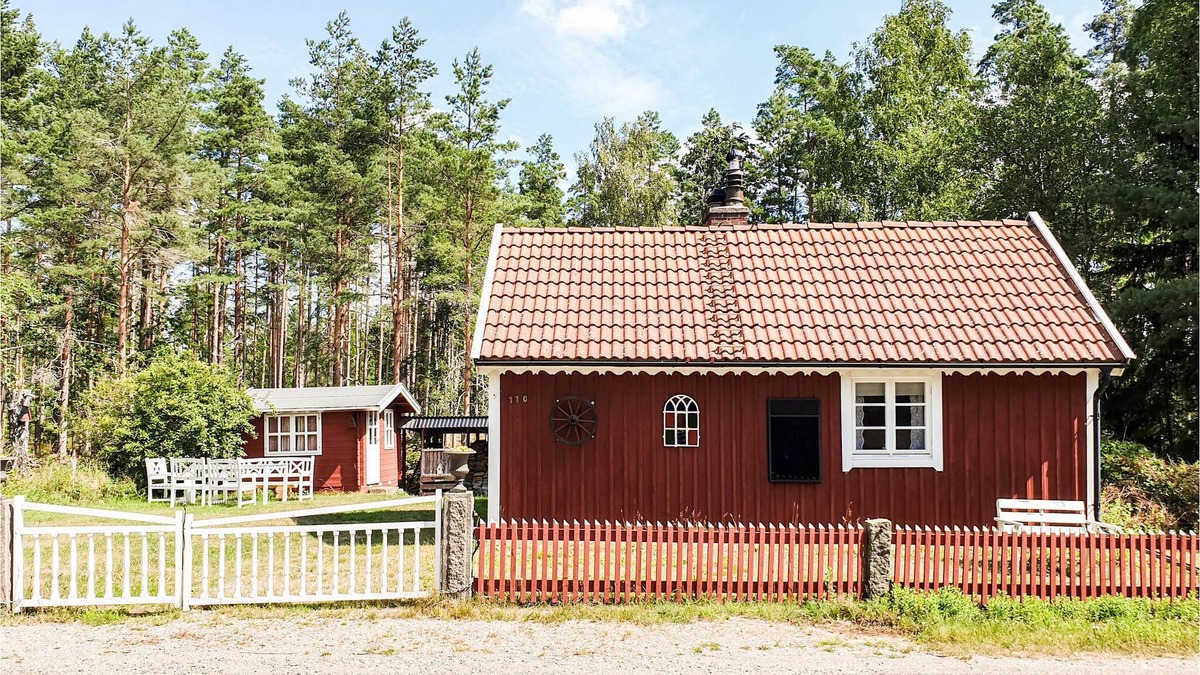 Gullabo House | Cottage overlooking the countryside for a wonderful vacation close to nature.